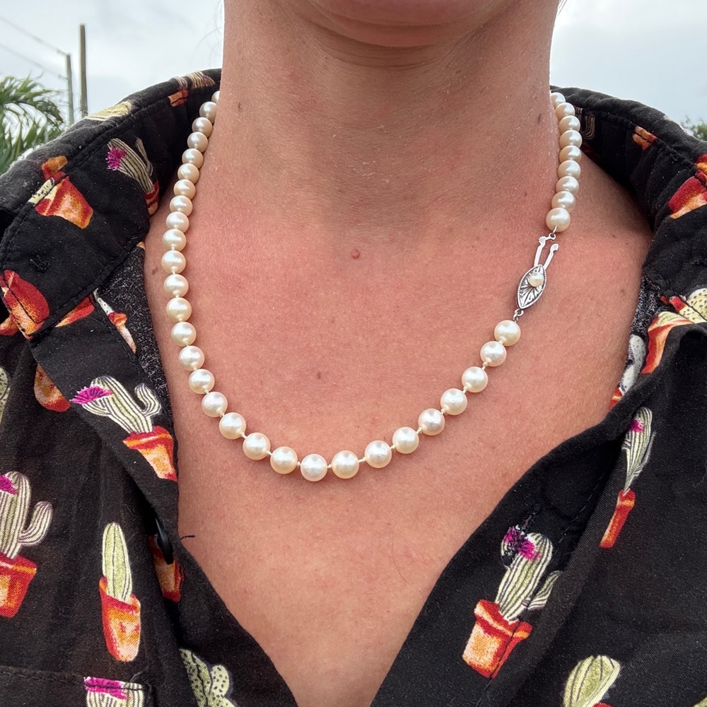 Elegant Pearl Necklace